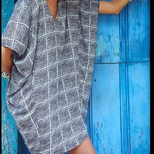 Bella Luxx Black and White Cocoon Dress XS